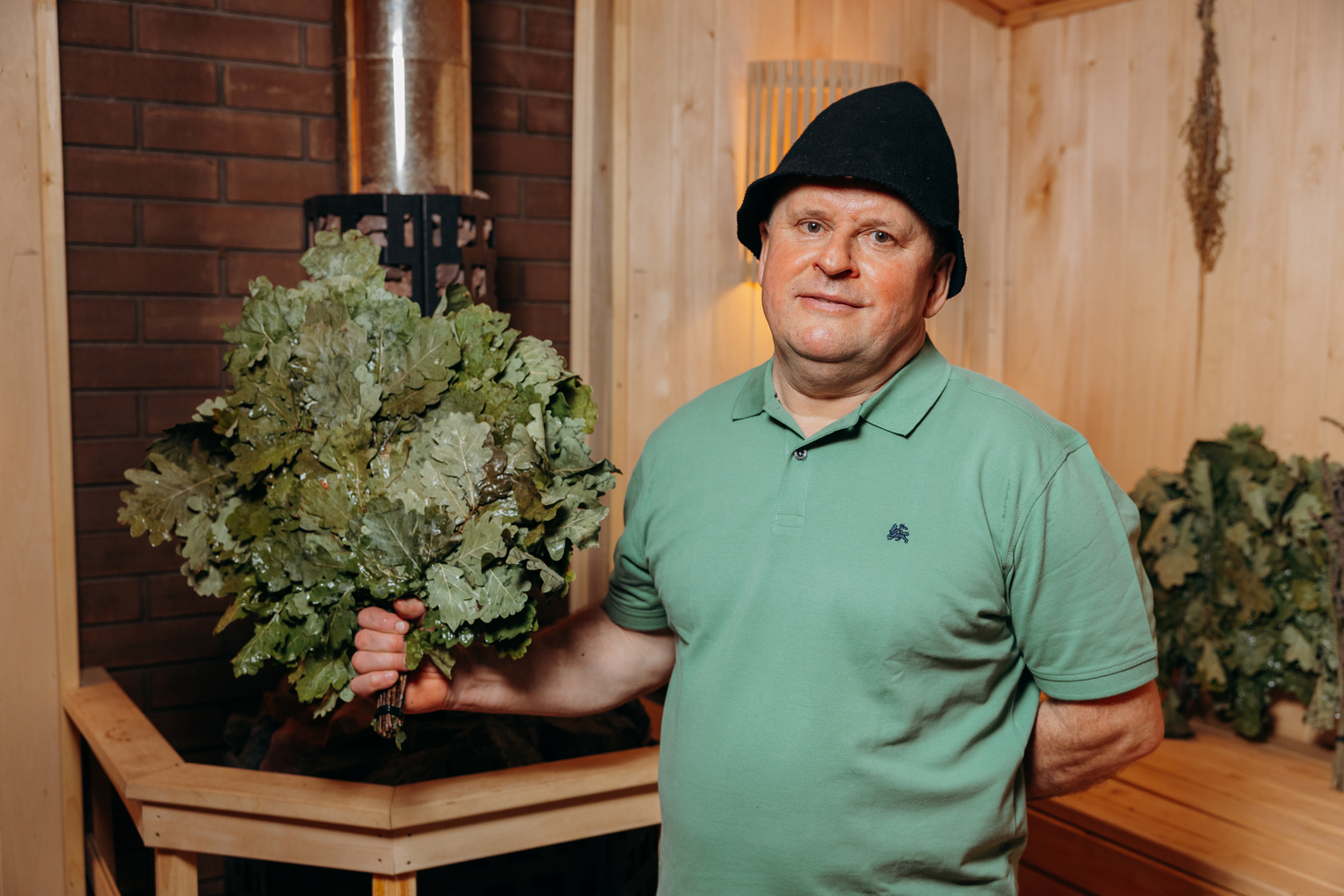 Selena Family Resort - лазня на дровах, банщик Ігор